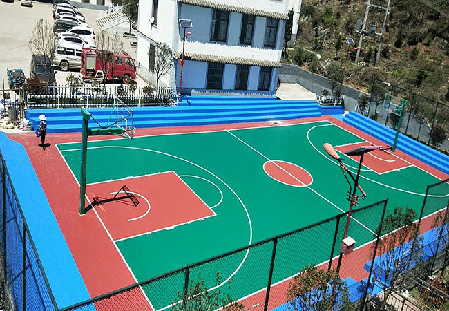 夏季鋪設(shè)硬地丙烯酸球場(chǎng)要注意什么？【德朝體育】