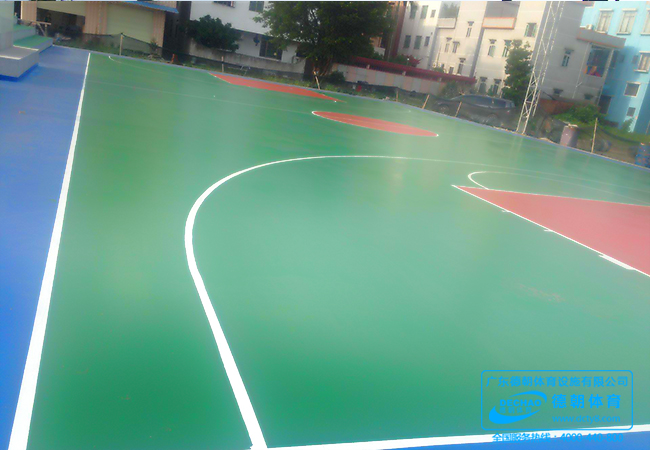 廣東符合新國(guó)標(biāo)硅PU球場(chǎng)材料廠家！【廣東德朝體育】